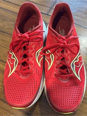 Saucony Endorphin Speed 3 Athletic Shoes
